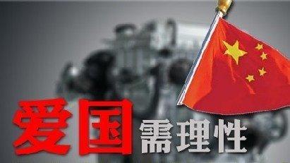 沙滩游玩的女孩们